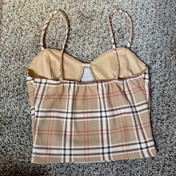 Brown crop top with a red and white pattern. - Picture 2 of 2